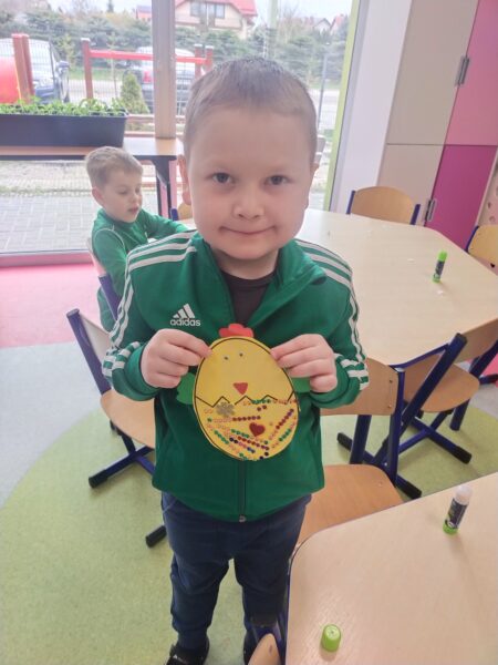 Dominik prezentuje efekt swojej pracy