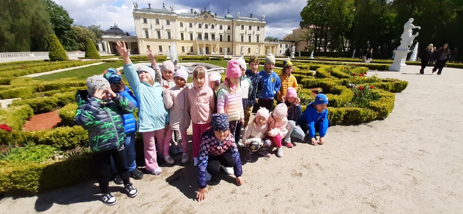 Pamiątkowe zdjęcie Misiów z Pałacu Branickich w Białymstoku.