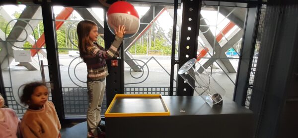 Misie zwiedzają Epi-Centrum Nauki w Białymstoku.