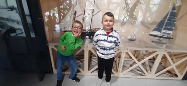 Misie zwiedzają Epi-Centrum Nauki w Białymstoku.