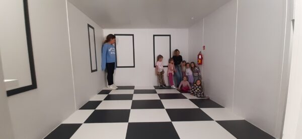 Misie zwiedzają Epi-Centrum Nauki w Białymstoku.