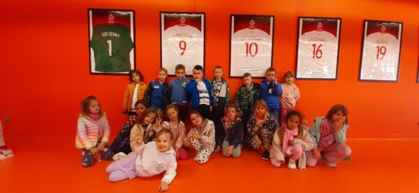 Misie zwiedzają stadion miejski - Chorten Arena w Białymstoku.