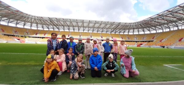 Misie zwiedzają stadion miejski - Chorten Arena w Białymstoku.