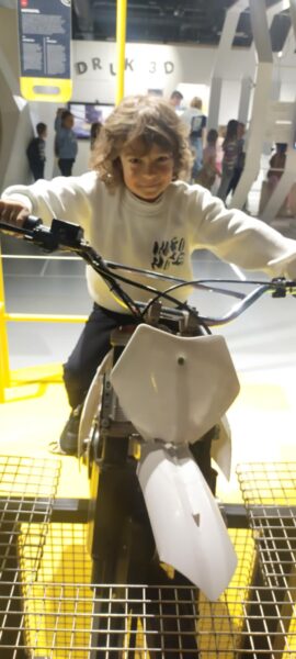 Misie zwiedzają Epi-Centrum Nauki w Białymstoku.