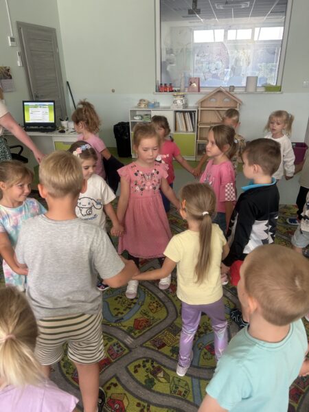 Zabawa urodzinowa w kole