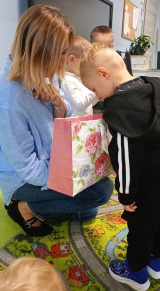 Misie świętują Dzień Chłopaka.