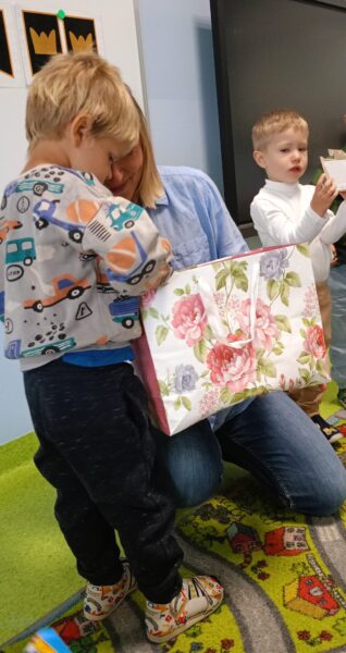 Misie świętują Dzień Chłopaka.