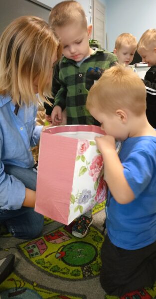 Misie świętują Dzień Chłopaka.