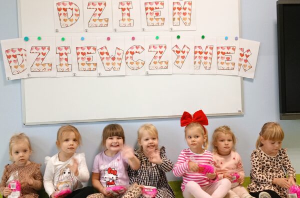 Pamiątkowe zdjęcie Misiowych dziewczynek.