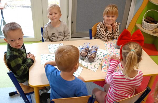 Misie świętują Dzień Chłopaka.