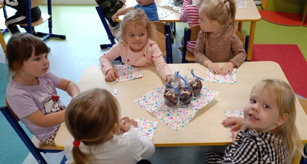 Misie świętują Dzień Chłopaka.