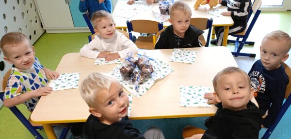 Misie świętują Dzień Chłopaka.