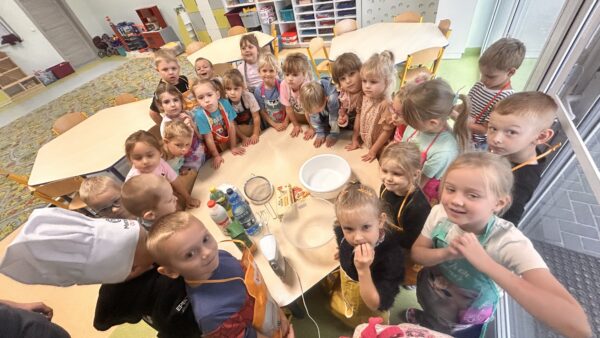 Wspólne przygotowywanie gofrów