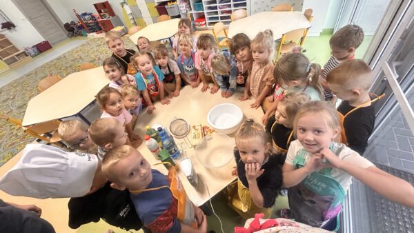 Wspólne przygotowywanie gofrów