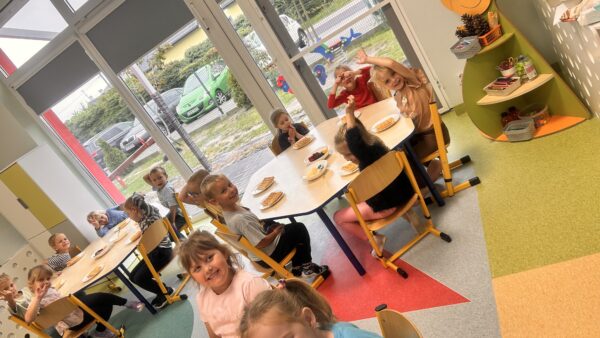 Tacy jesteśmy szczęśliwi jak razem świętujemy!