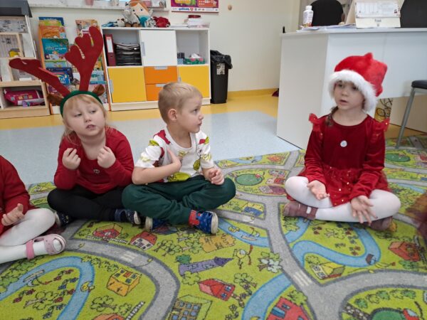 Święty Mikołaj w grupie Motylki.