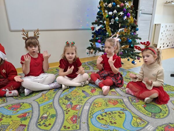 Święty Mikołaj w grupie Motylki.