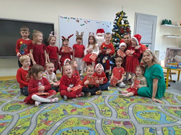 Święty Mikołaj w grupie Motylki.