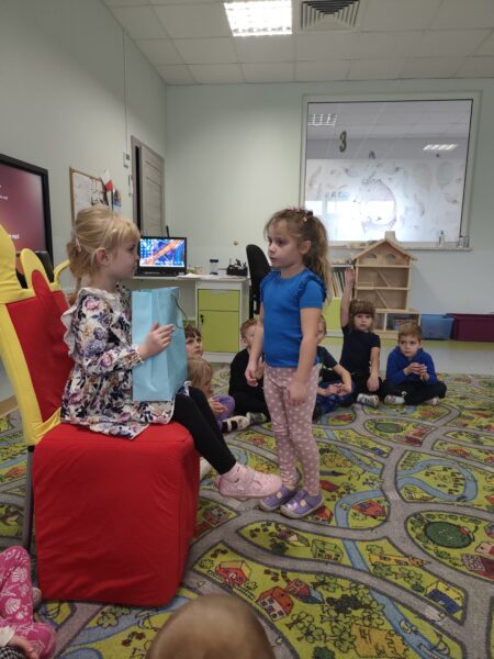 Iga składa życzenia urodzinowe Michasi