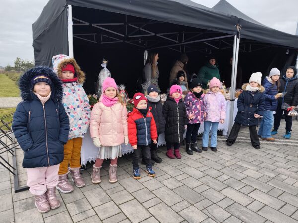 Przedszkolaki gotowe do pomocy