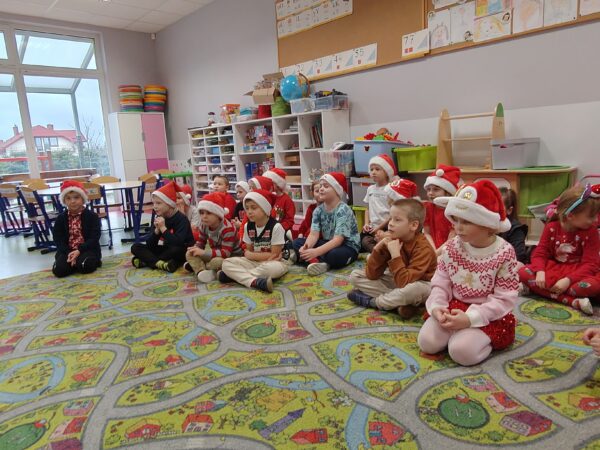 Przedszkolaki czekają na prezenty