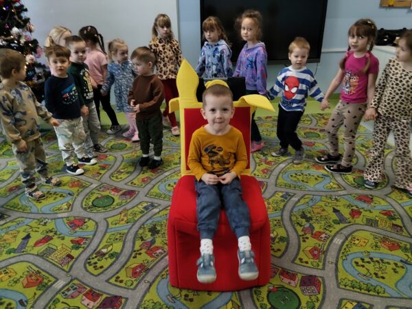 Szymonek świętuje 4. urodzinki.