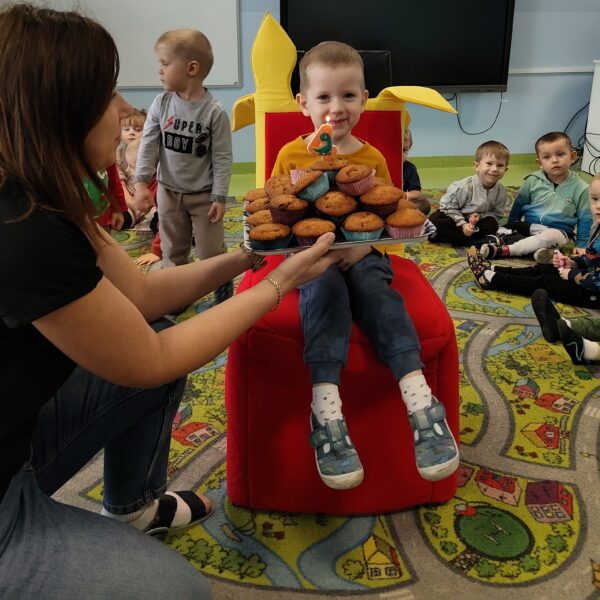 Szymonek świętuje 4. urodzinki.