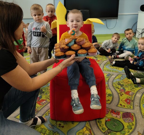 Szymonek świętuje 4. urodzinki.
