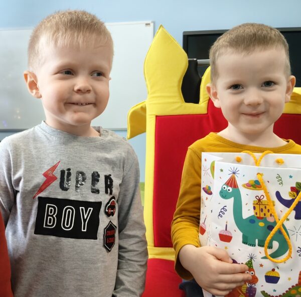 Szymonek świętuje 4. urodzinki.