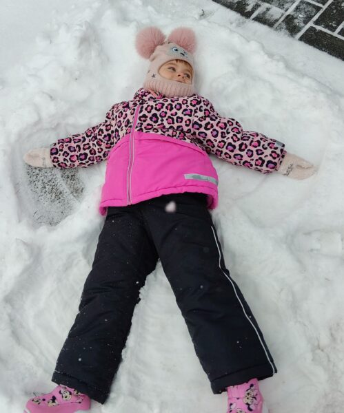 Misiowe harce na śniegu.