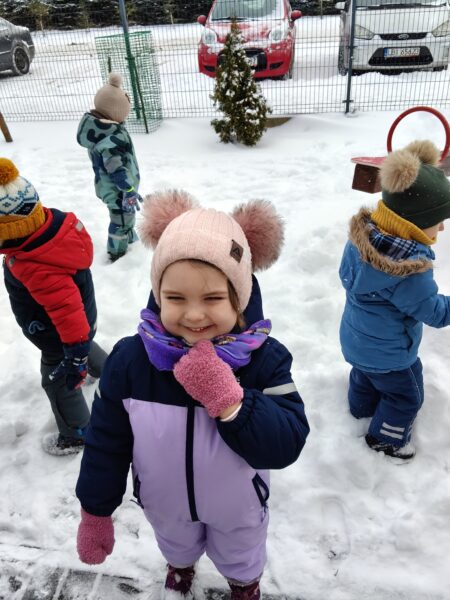 Misiowe harce na śniegu.