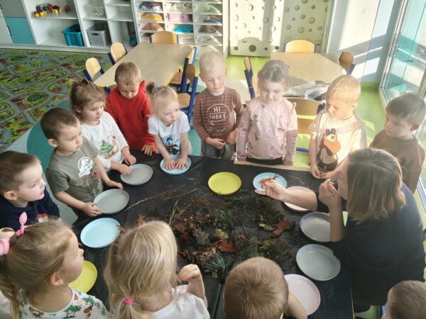 Misie wykonują lodowe pejzaże.