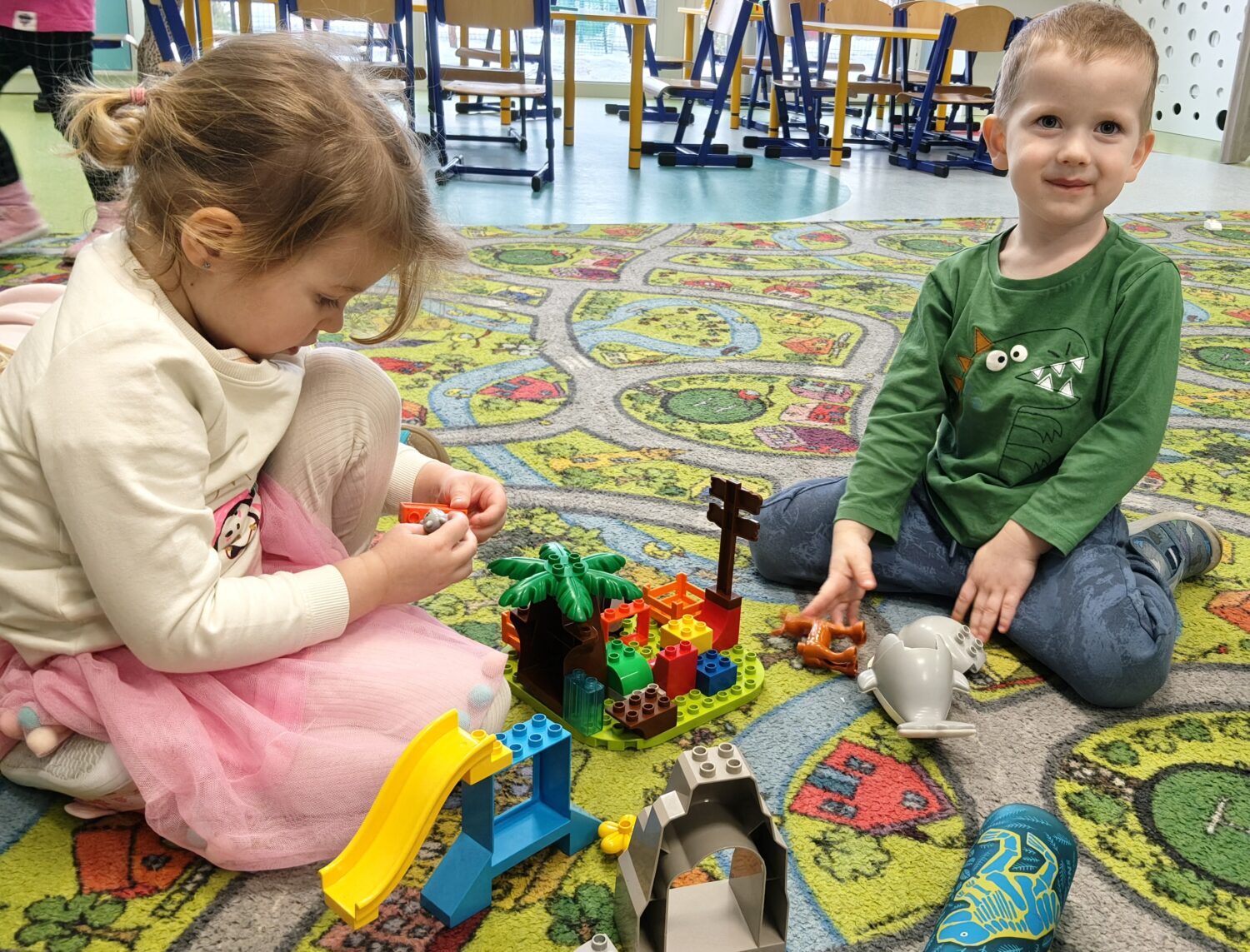 Misie świętują Międzynarodowy Dzień Lego.