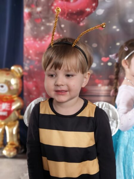 Pamiątkowe zdjęcie Rysia z balu karnawałowego.