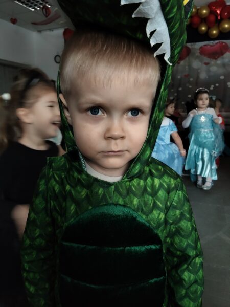 Pamiątkowe zdjęcie Filipka z balu karnawałowego.