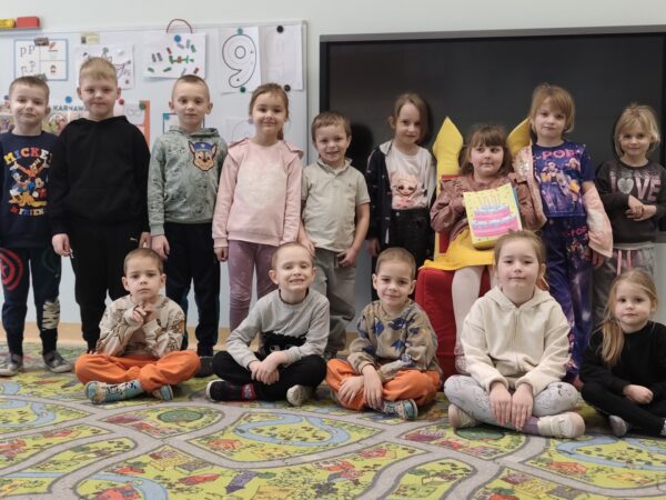 Zdjęcie grupowe w dniu urodzin Marcelinki