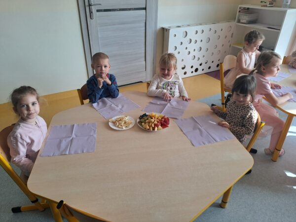 Owocowe przyjęcie w Motylkach.