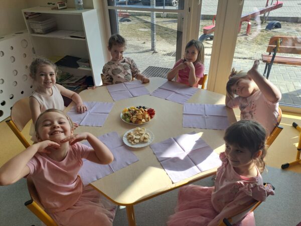 Owocowe przyjęcie w Motylkach.