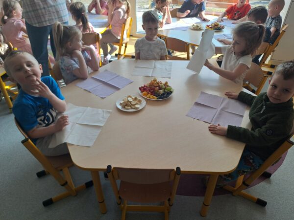 Owocowe przyjęcie w Motylkach.