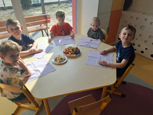 Owocowe przyjęcie w Motylkach.