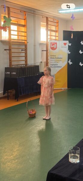 Ewa mówiąca wiersz Jana Brzechwy pt. Przyjście wiosny