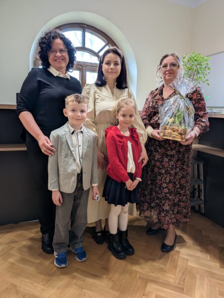 Z życzeniami w Referacie Oświaty