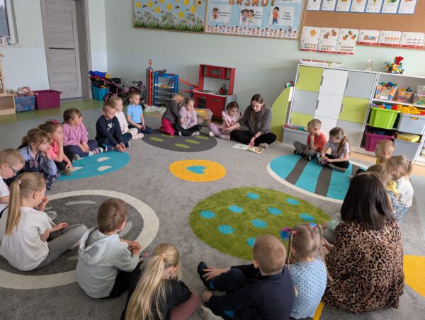 "Burza w słoiku" - poznanie historii dziewczynki i jej sposobu na radzenie sobie ze złością