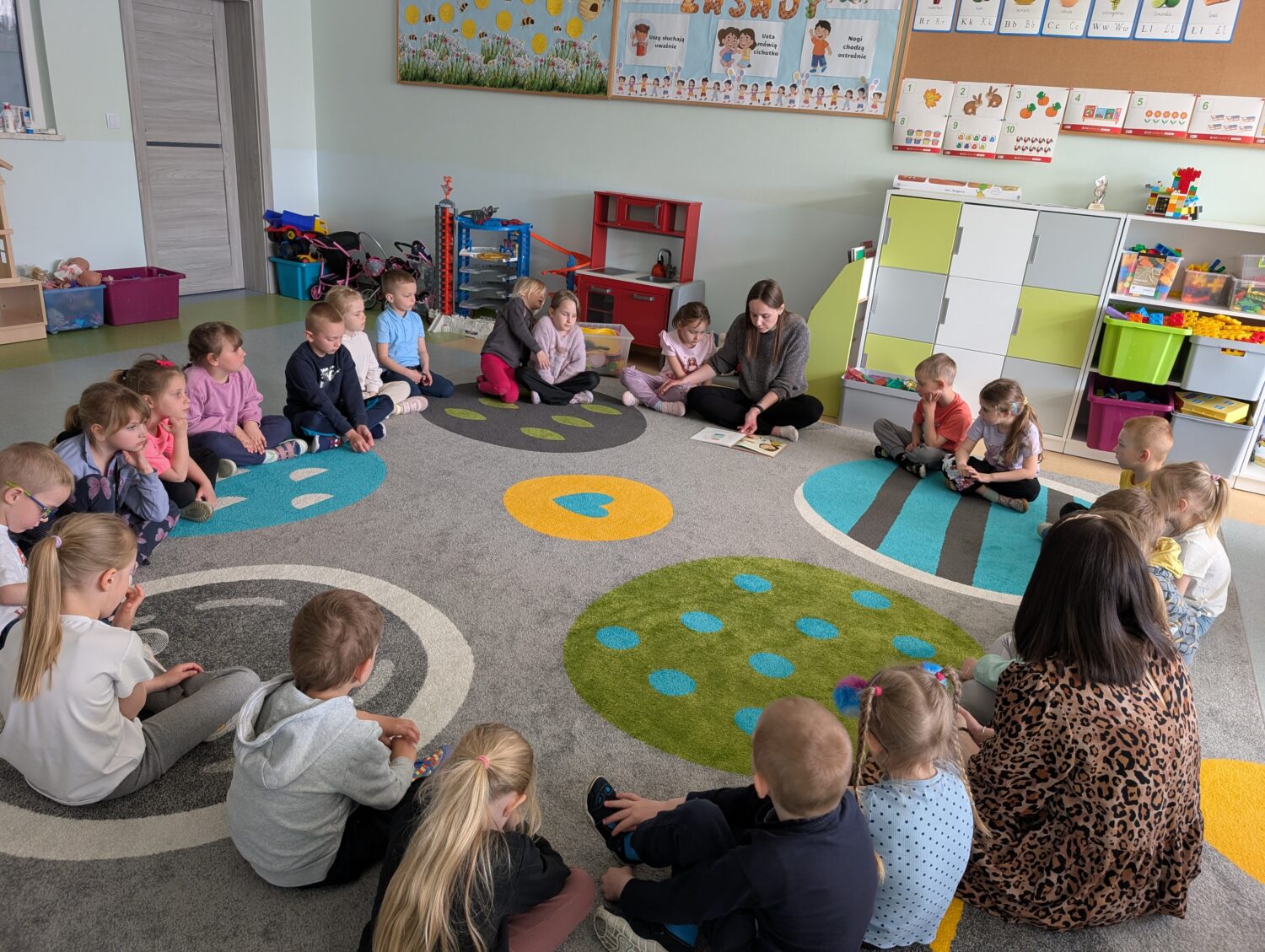 "Burza w słoiku" - poznanie historii dziewczynki i jej sposobu na radzenie sobie ze złością