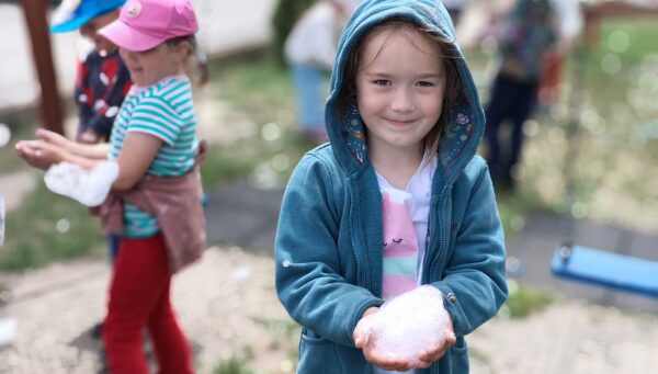 Marcelinka i zabawy z pianą