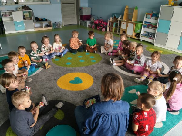 Misie świętują Dzień Dziecka.