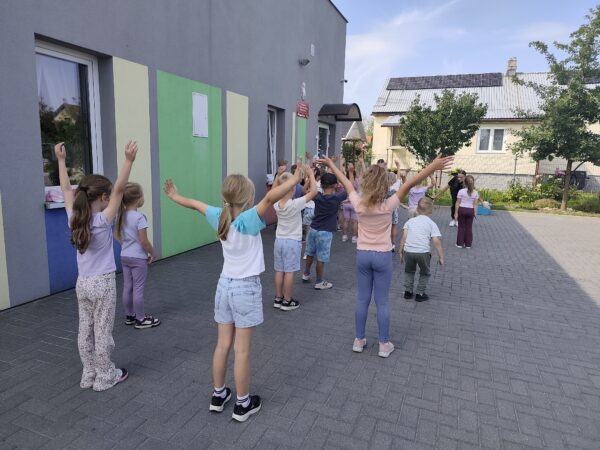 Przedszkolaki tańczą z Akademią Kids Team