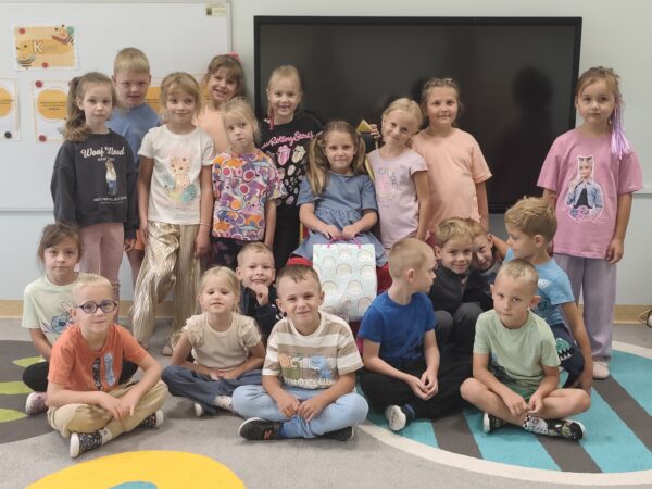 Zdjęcie grupowe w dniu urodzin Igi