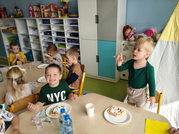 Misie świętują Dzień Chłopca i Dziewczynki.