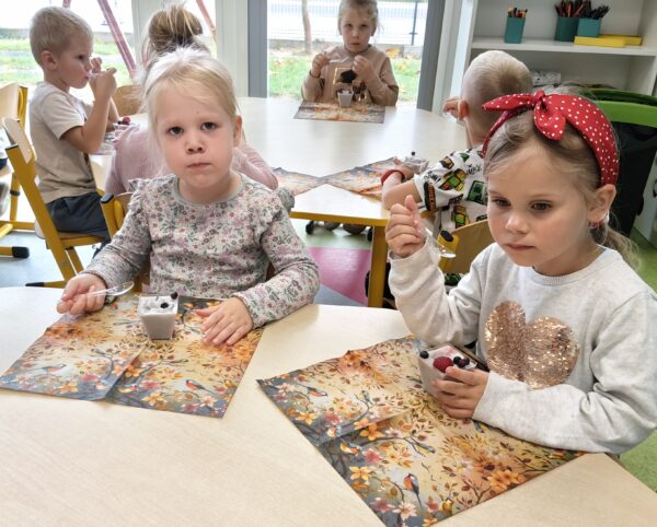 Franek świętuje w przedszkolu 4. urodzinki.